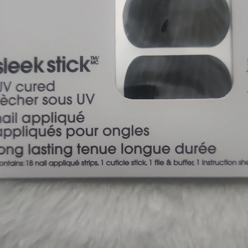 Essie 18 strip nail wrap sleek strip UV cured comes with file and cuticle‎ stick